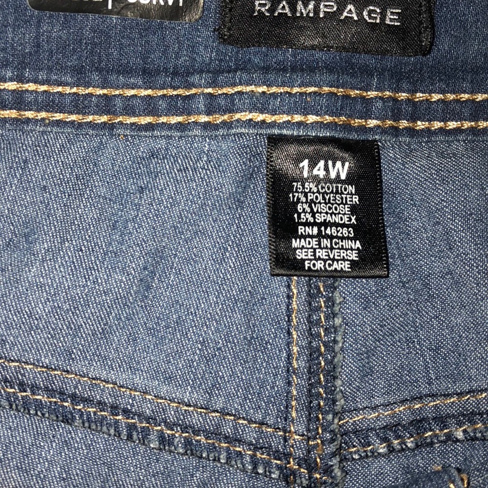 Shorts - Picture 3 of 4